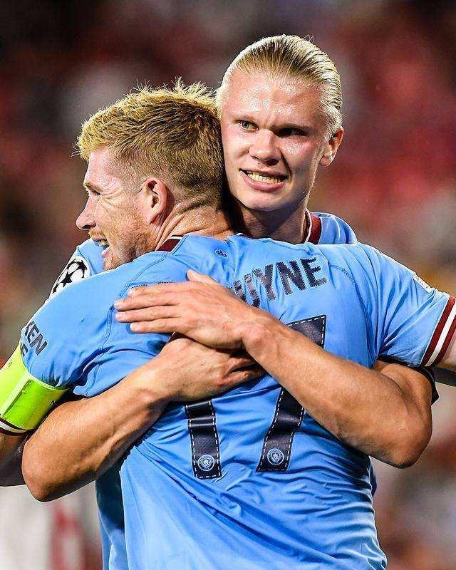 西班牙足协宣传反家暴：面对家庭暴力，直接出示红牌（西班牙足协发布反家暴倡议：对家庭暴力亮出红牌）