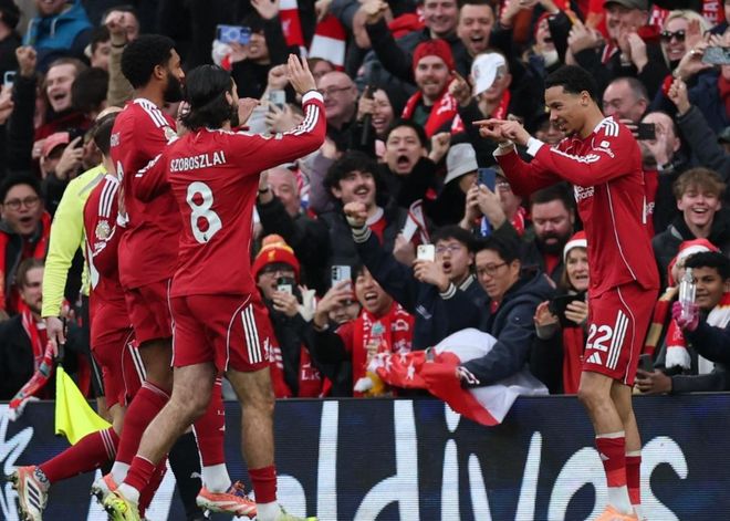 “苏超”夺冠，泰州队景泊羲：爸爸在天上肯定会为我高兴（苏超加冕冠军，泰州队景泊羲：天上的父亲一定会为我高兴）