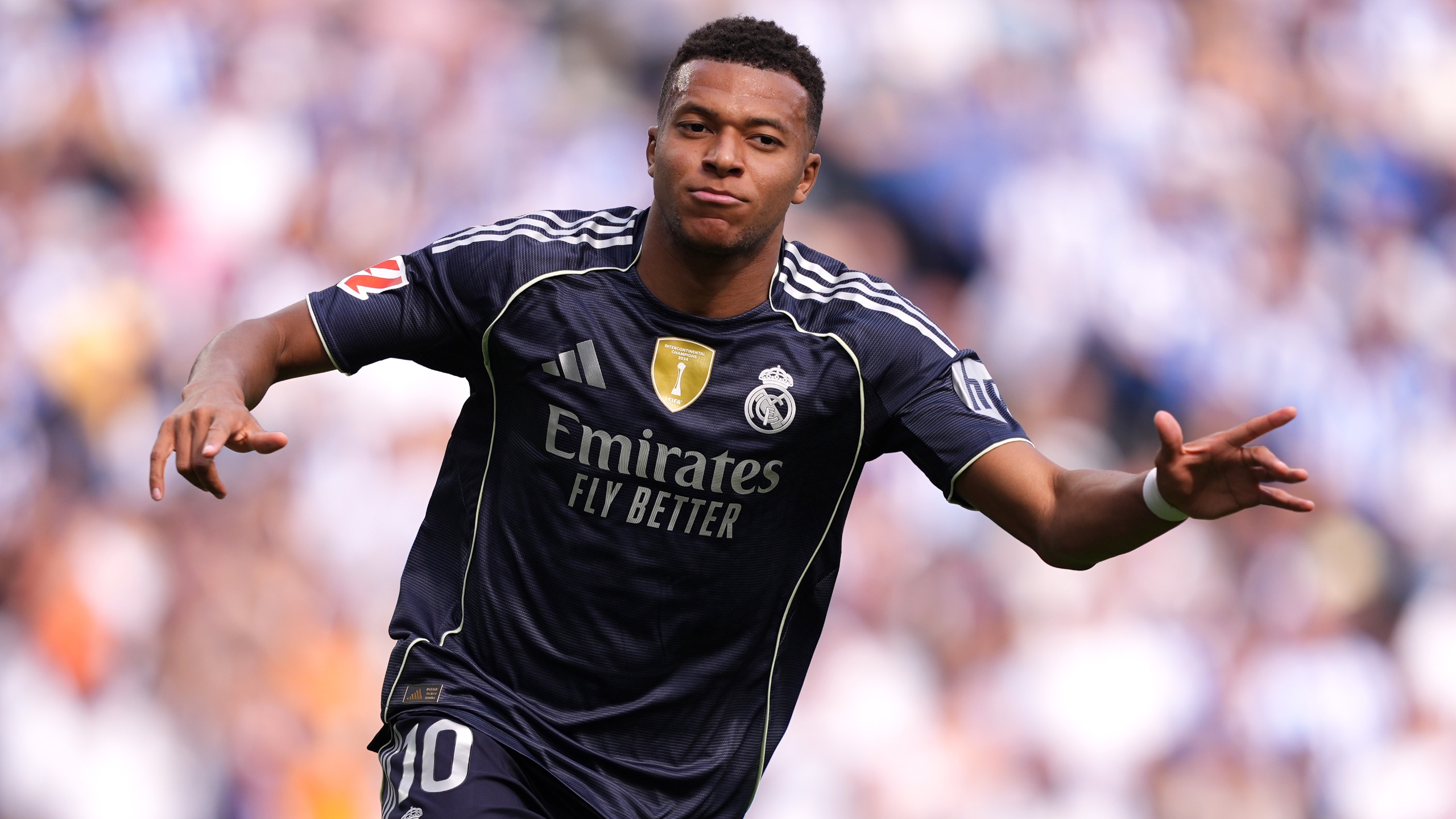 近15年谷歌每年搜索量最高球员：C罗10次断崖领先，梅西仅1次（过去15年谷歌年度最热球员榜：C罗10度大幅领跑，梅西仅1次居首）