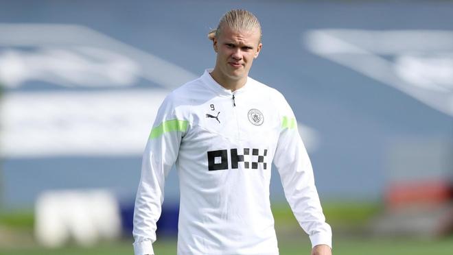 理查兹：英超最佳门将我会选阿利松，拉亚无疑正朝着最佳迈进（理查兹：英超第一门将我选阿利松，拉亚无疑正向巅峰迈进）