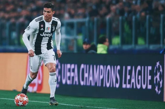 潘德夫：范戴克那次手球应该是点球，裁判决定了比赛的结果（潘德夫不满判罚：范戴克手球该判点，裁判左右了胜负）