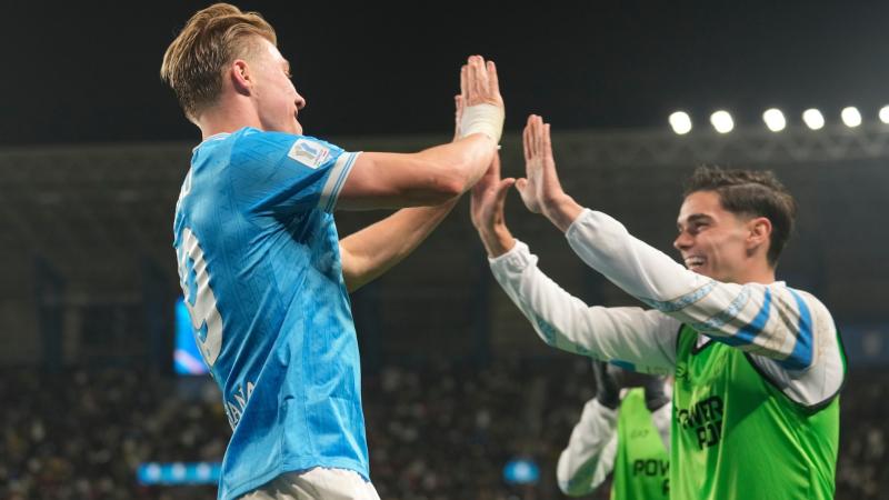 高尔夫女子中巡收官 石昱莉赢个人首冠 王梓萱成就赛季奖金王（高尔夫女子中巡赛季收官：石昱莉夺生涯首冠，王梓萱加冕年度奖金王）