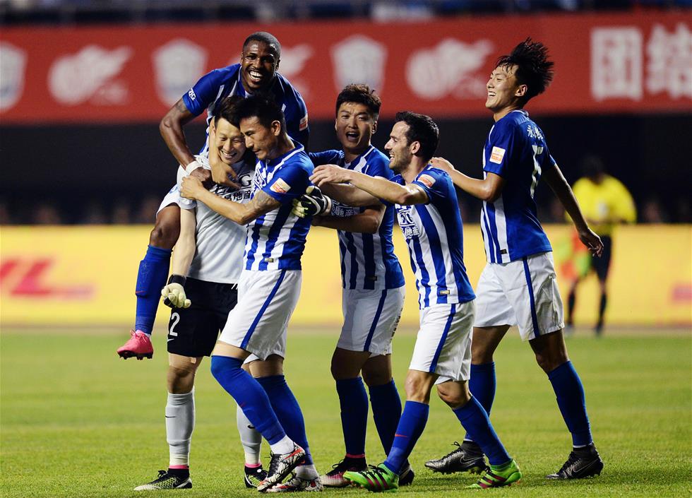 主裁谈拜仁点球：塔的手扩大了接触面积；凯恩的肘碰到了对方（主裁解释拜仁点球判罚：塔手臂扩大防守面积，凯恩肘部与对手有接触）