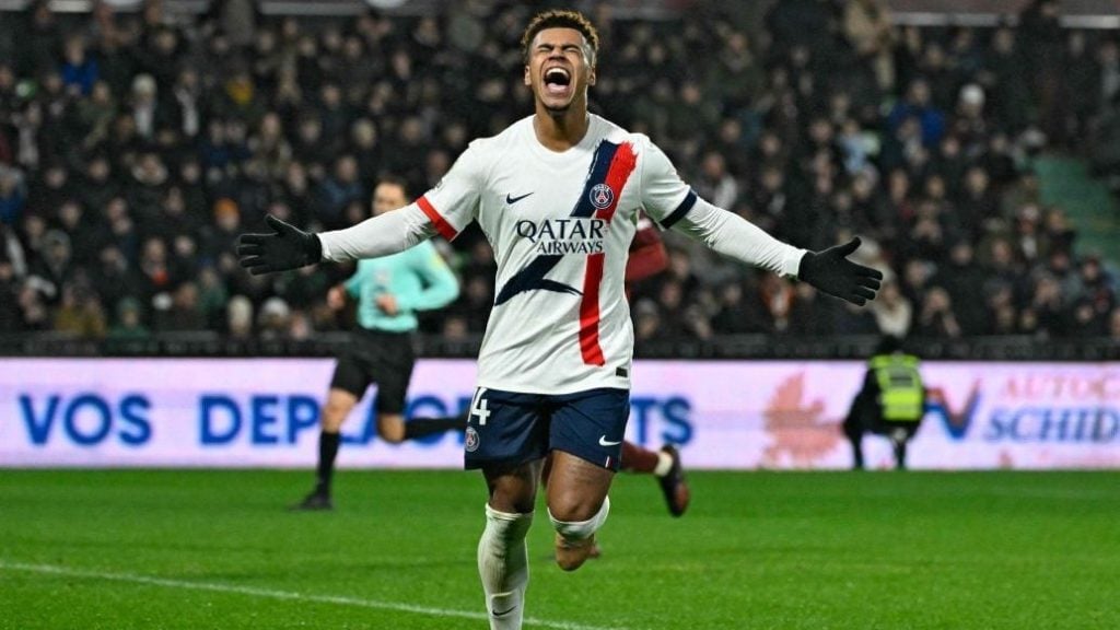 新鹏城推出与深圳本土潮流品牌COSTS联名限定球衣，售价799元（新鹏城携手深圳本土潮牌COSTS发布联名限定球衣，定价799元）