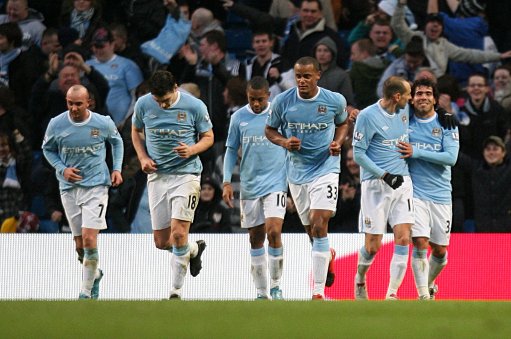 乒乓球混团世界杯：中国队四战全胜 领跑积分榜（中国队四连胜领跑混团世界杯积分榜）