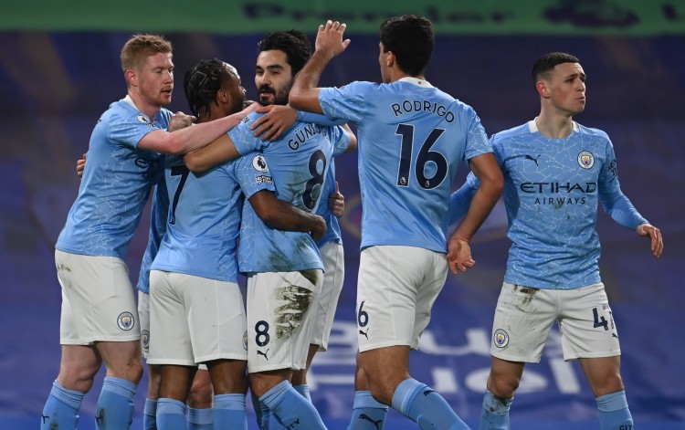 记者：蒯纪闻左臂疑似骨裂，刘浩帆膝盖内侧副韧带出现伤病（据报道，两名球员受伤：一人疑似左臂骨裂，另一人膝内侧副韧带受损）