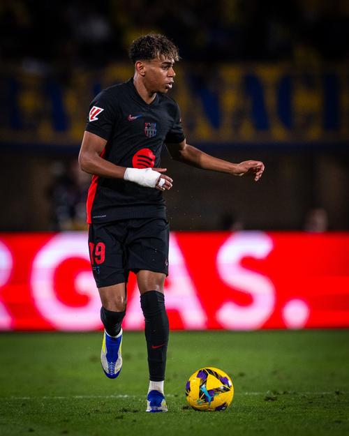 国内首个残疾人铁人三项赛事开赛，134名运动员角逐19金（中国首届残疾人铁人三项揭幕，134名选手争夺19枚金牌）