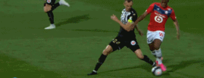 西甲战报：巴雷内切亚半场吊射建功，皇家社会3-1十人奥萨苏纳（西甲简报：巴雷内切亚半场挑射破门，皇家社会3-1力克十人奥萨苏纳）