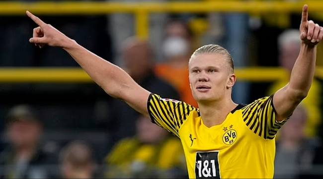 上海海港火力全开豪取三连胜（上海海港攻势如虹，连下三城）