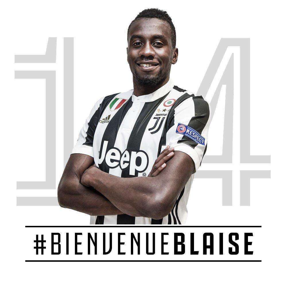 姆巴佩祝贺阿什拉夫获得非洲足球先生：我的兄弟，非洲之王（姆巴佩为阿什拉夫加冕非洲足球先生送上祝福：我的兄弟，非洲之王）