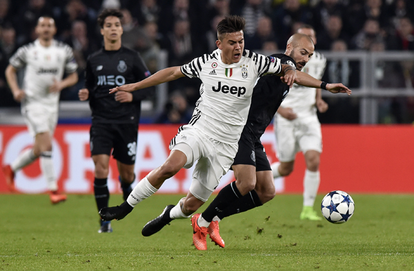 球队双核联手打爆对手（球队双子星合璧横扫对手）