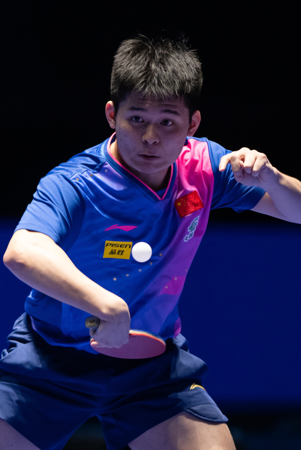 晰地看到他 晰地看到他